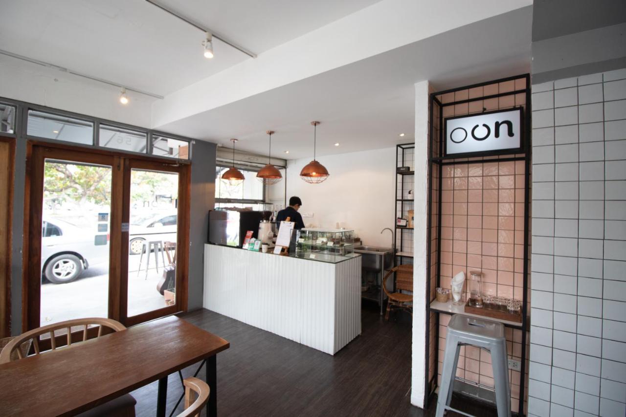 Хостел Oon Poshtel X Cafe Чіангмай Екстер'єр фото