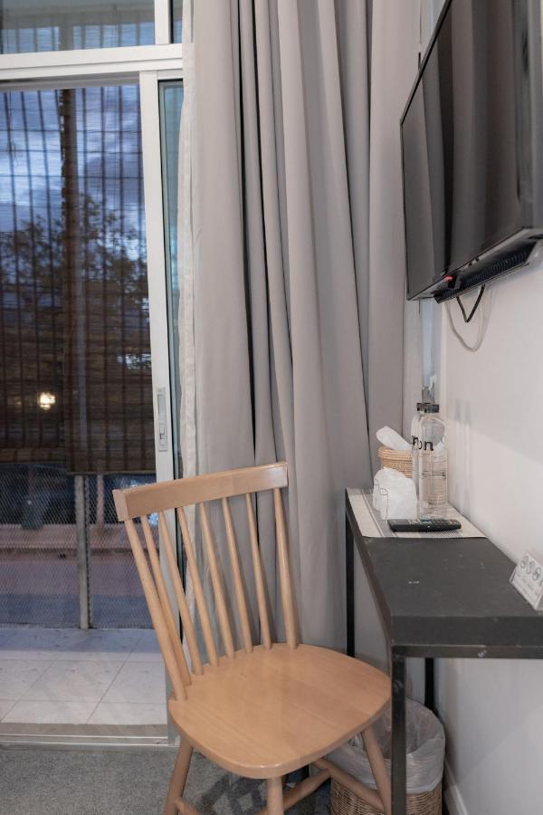 Хостел Oon Poshtel X Cafe Чіангмай Екстер'єр фото